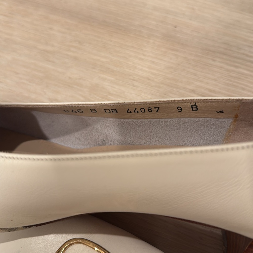 🤍Vintage Salvatore Ferragamo Block Heels🤍 - Picture 6 of 6